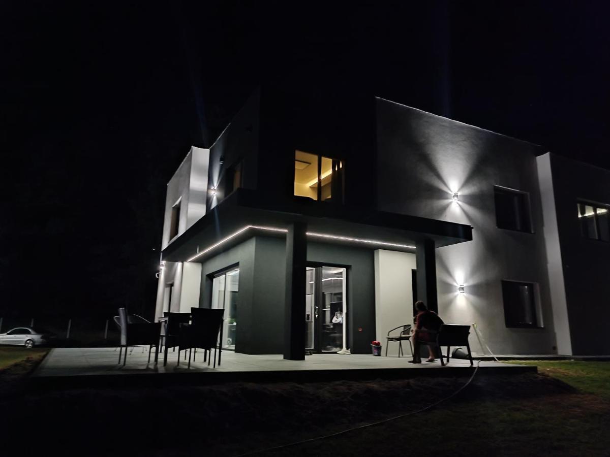 Modern Rancho - Apartamenty Nad Rzeka, Przy Stadninie Koni Kruszyna  Экстерьер фото